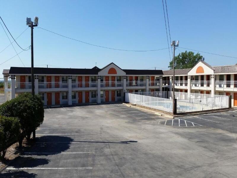 Super 8 By Wyndham Wichita Falls Hotel Exterior photo