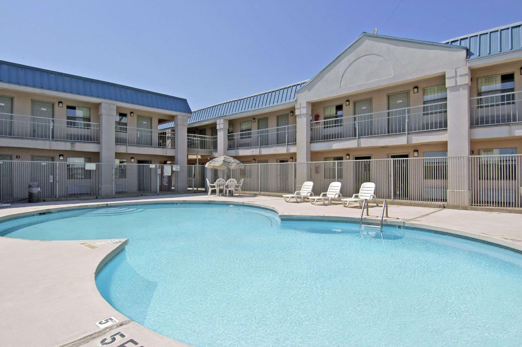 Super 8 By Wyndham Wichita Falls Hotel Exterior photo